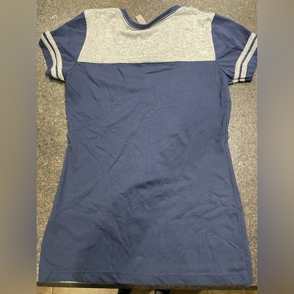 2 for $10 soft shirt sleeve shirts. Gap & Dist Rict - Picture 4 of 5